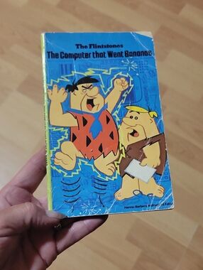 The Flintstones "The Computer That Went Bananas" Blue Paperback Book~1974